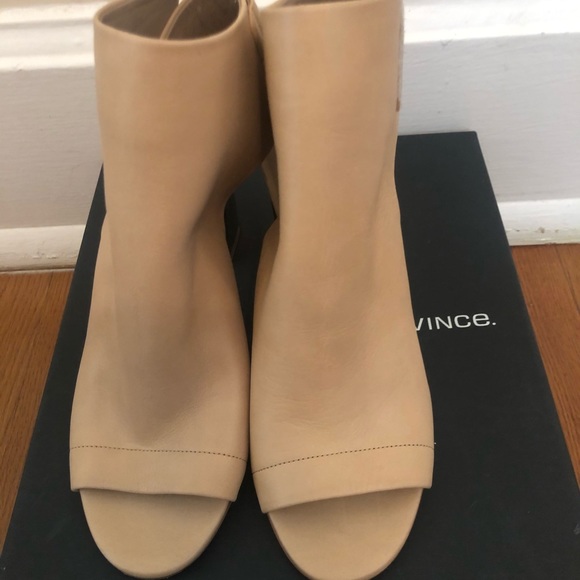Vince. Heels size 7b - Picture 2 of 5